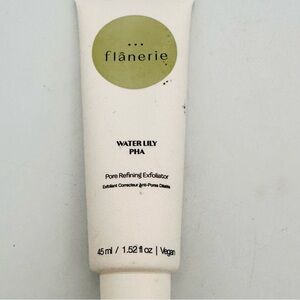 Flanerie Pore Refining Exfoliator—Waterlily PHA
